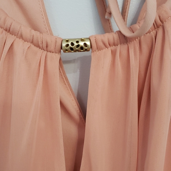 Le Chateau Peach Flowy Top - Picture 3 of 5